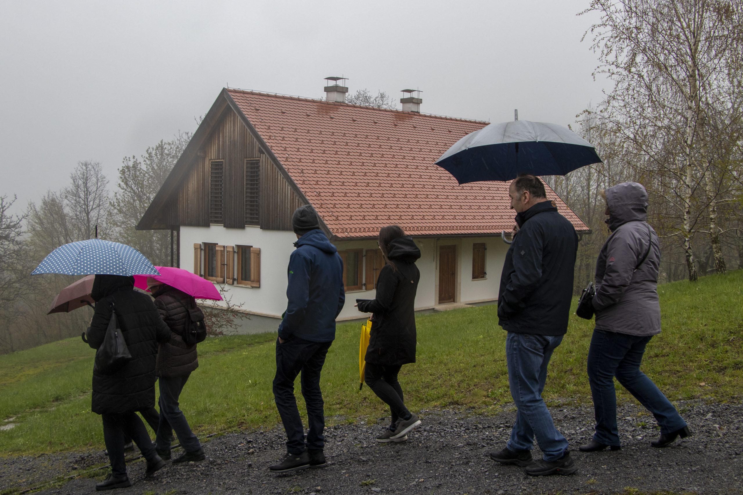 A moment from a guided tour in Cmokovina in Open House Slovenia 2023. Photo by Spela Koscak. Courtesy of Afront zavod za prostorsko inovativnost