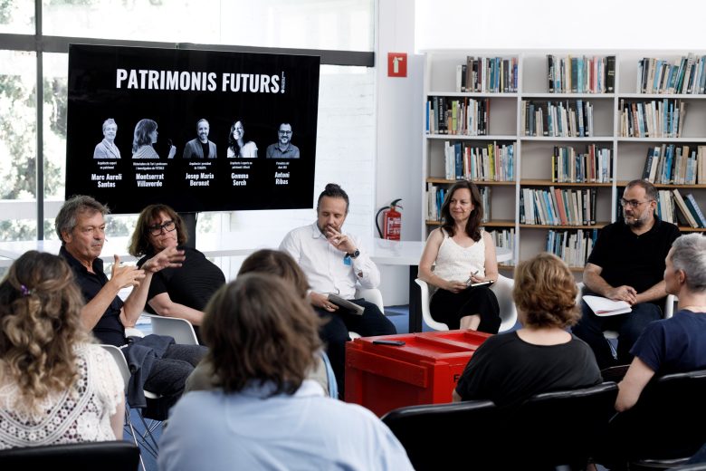 Round-table discussion Patrimonis Futurs (Future Heritage). Photo by Antonio Navarro Wijkmark, courtesy of 48h Open House Barcelona.